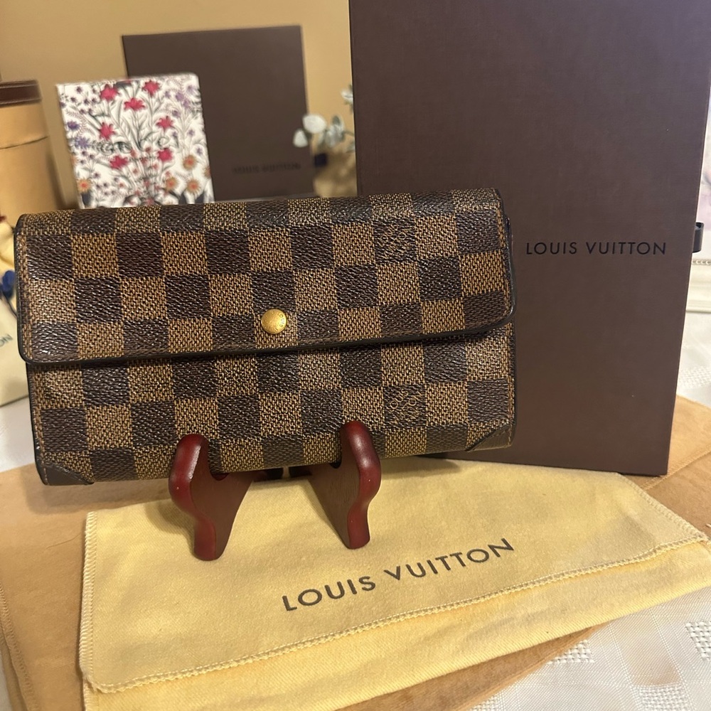 Louis Vuitton Damier Ebene long wallet with dust bag and box. Vintage 2003